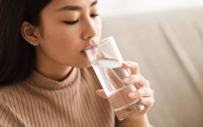 Uống nhiều nước hơn có thể giúp bạn giảm cân?